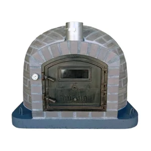 Steinofen mit Pizza und Brot-Vittoria